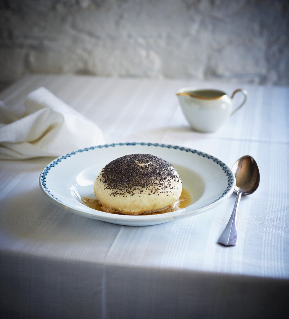 Klosterknödel (Germknödel mit Mohn)