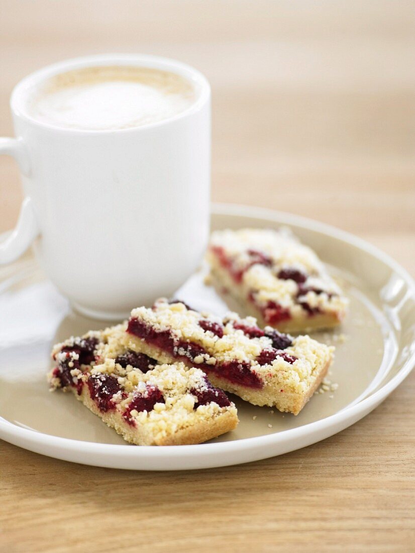 Raspberry crumble cake