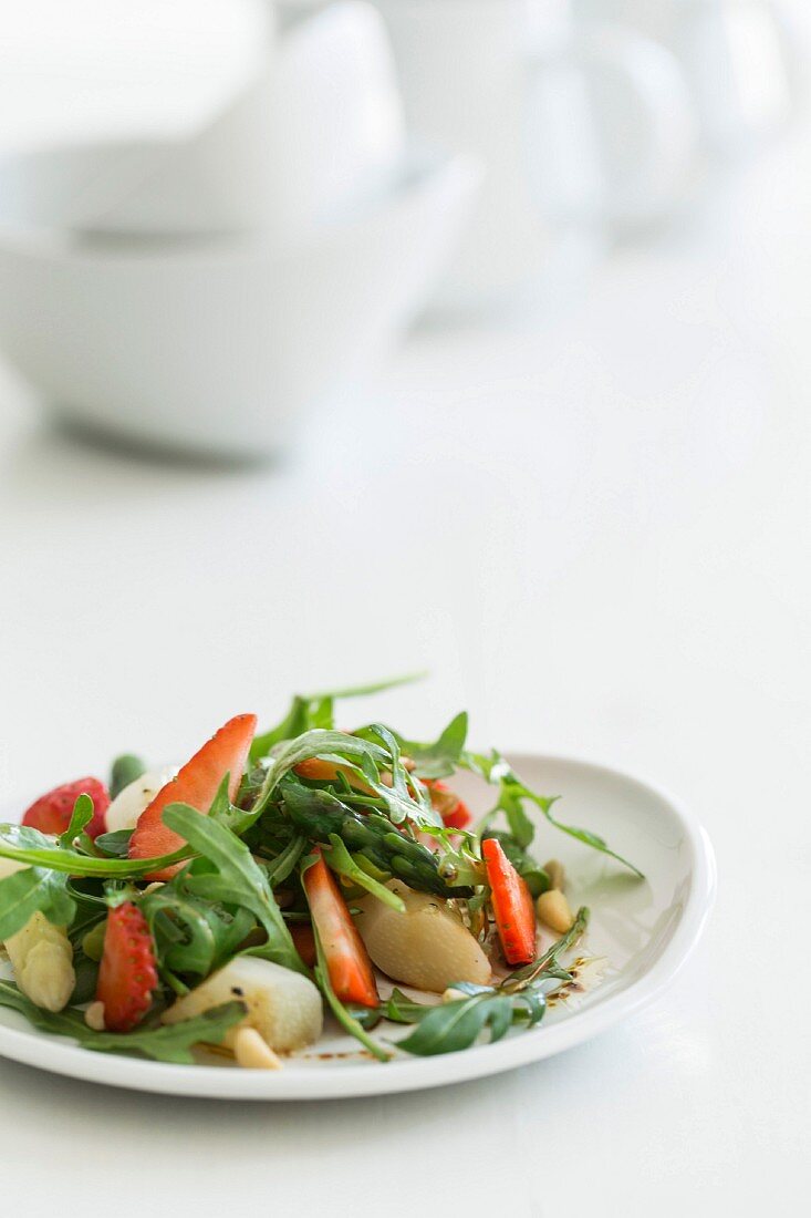Strawberry and asparagus salad with rocket