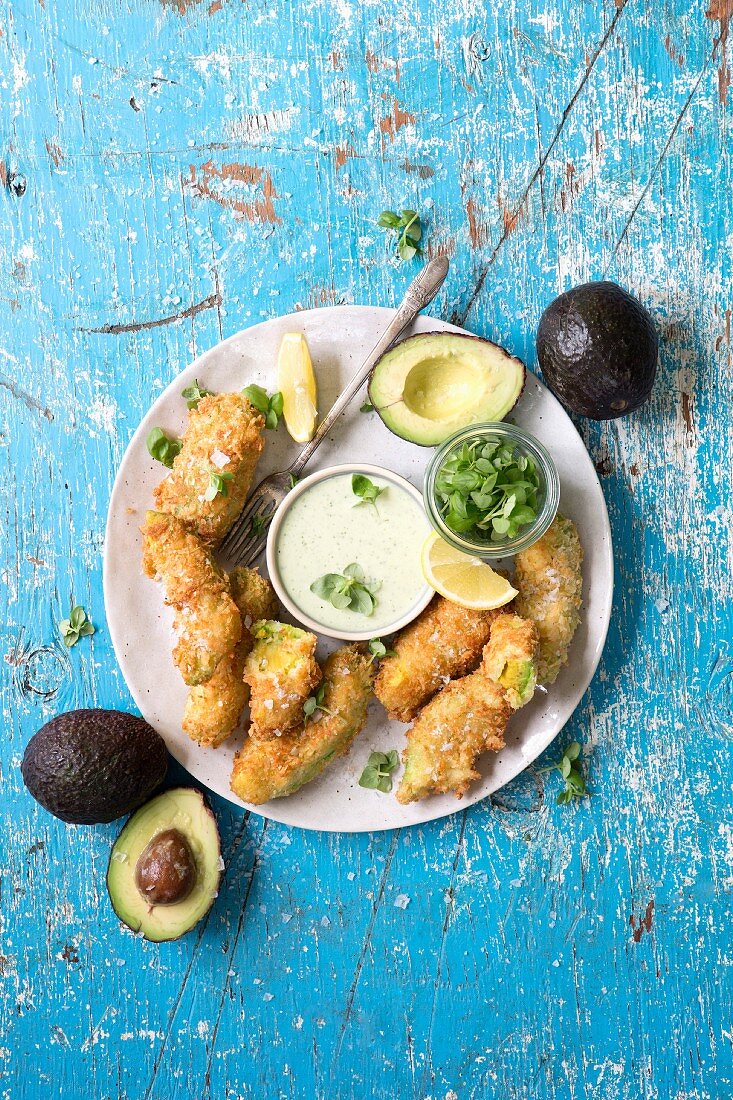 Avocado nuggets with a creamy horseradish and basil dip