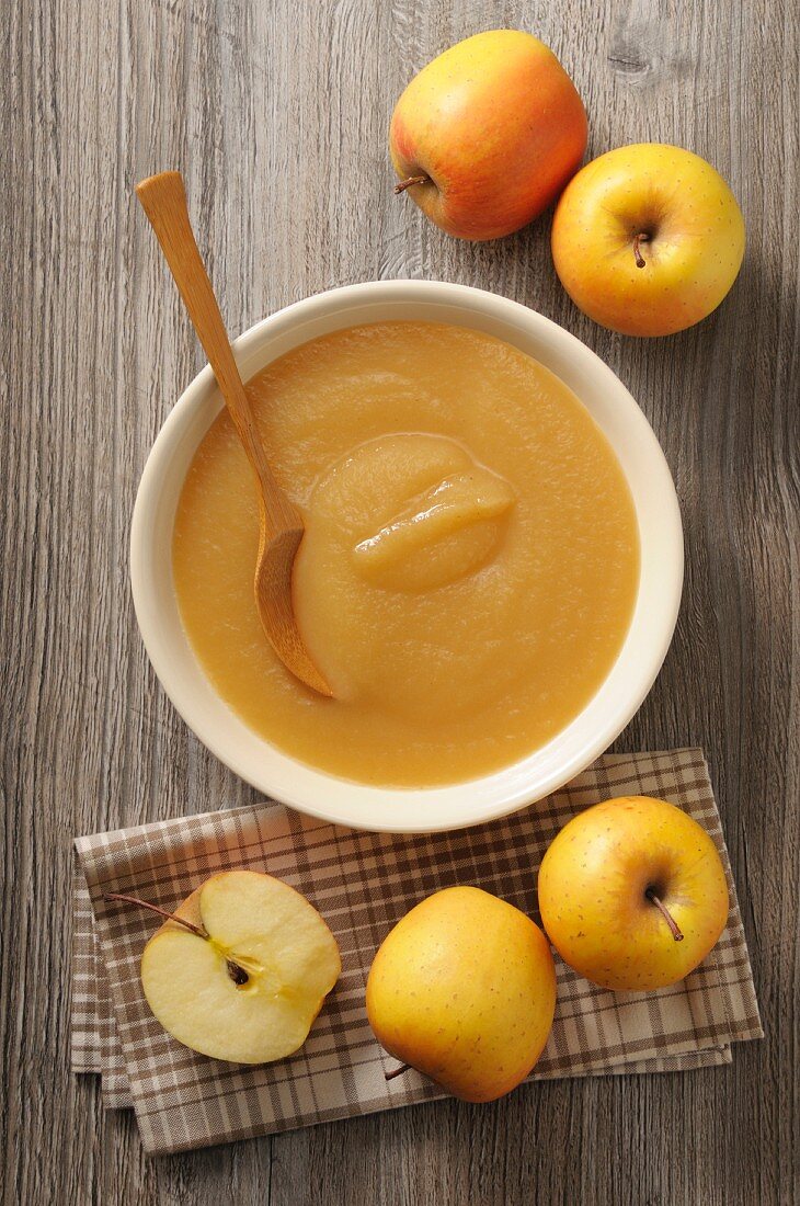 A bowl of apple sauce