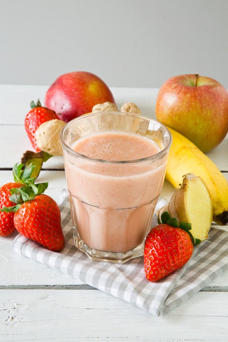 A strawberry and banana smoothie with apple and ginger