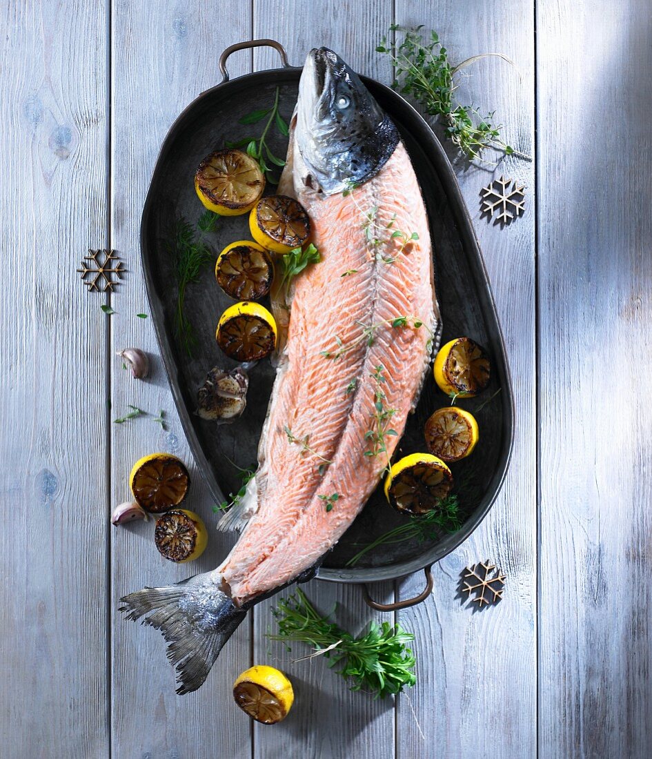 Oven-baked salmon with lemon