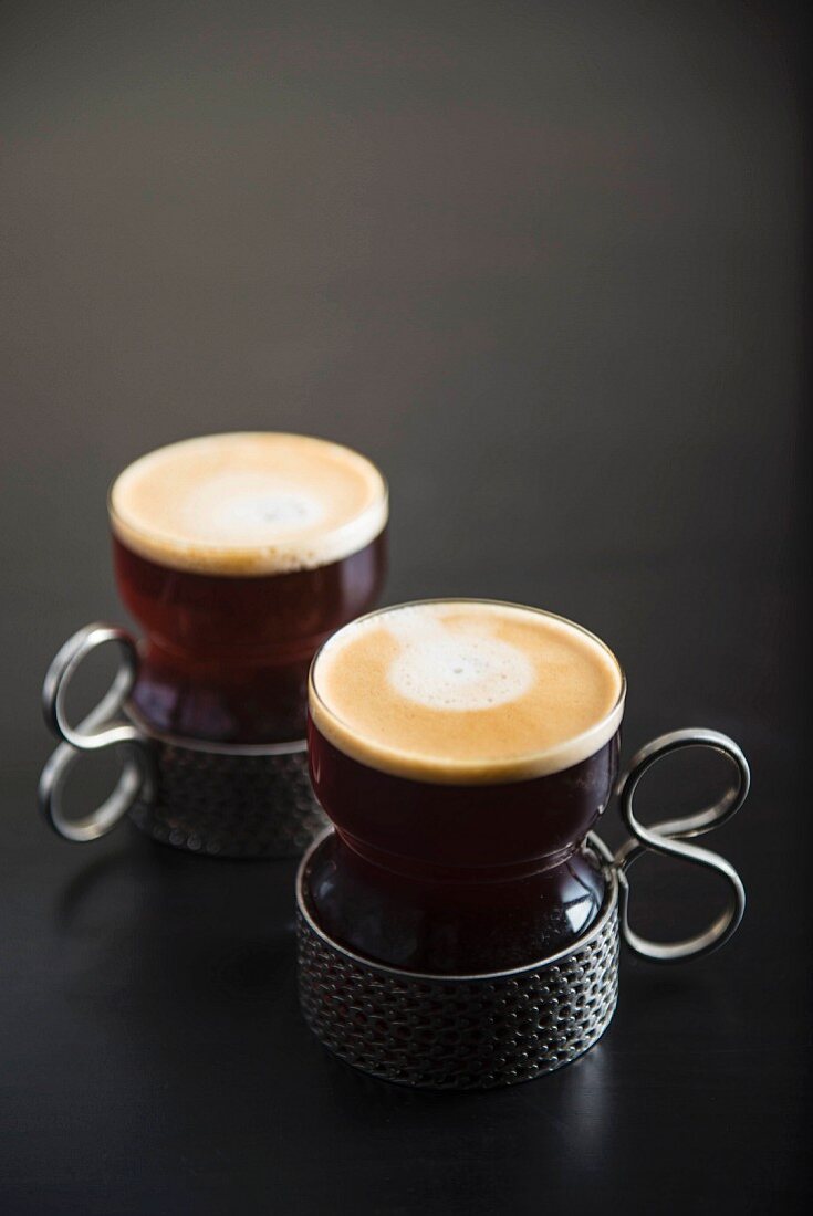 Kaffee in türkischen Kaffeetassen