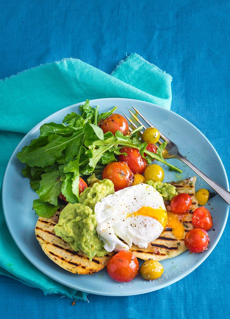 Flatbread with tomatoes and eggs