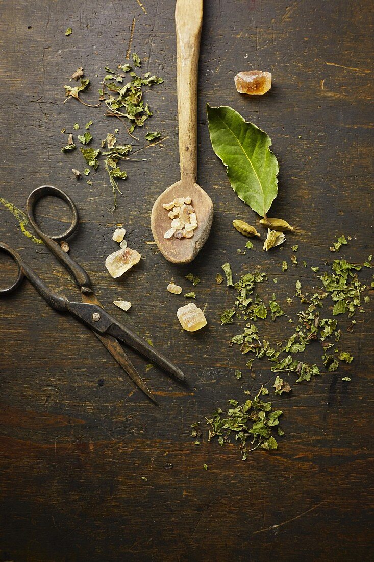 Ingredients the herbal tea with rock sugar