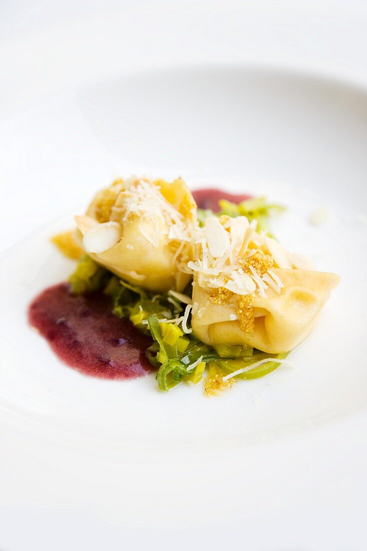 Tortellini filled with alpine cheese on a leek medley with red wine jus