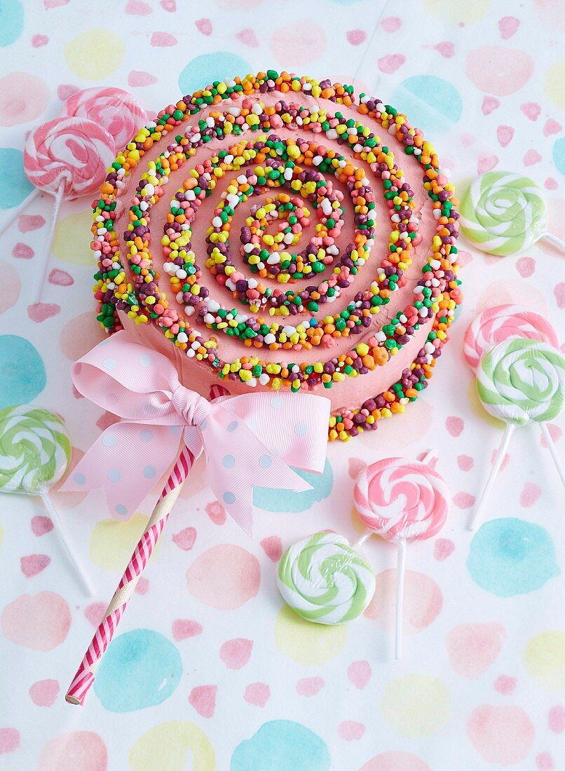 Backen für Kinder: Rosa Lollipop-Torte mit rosa Schleife