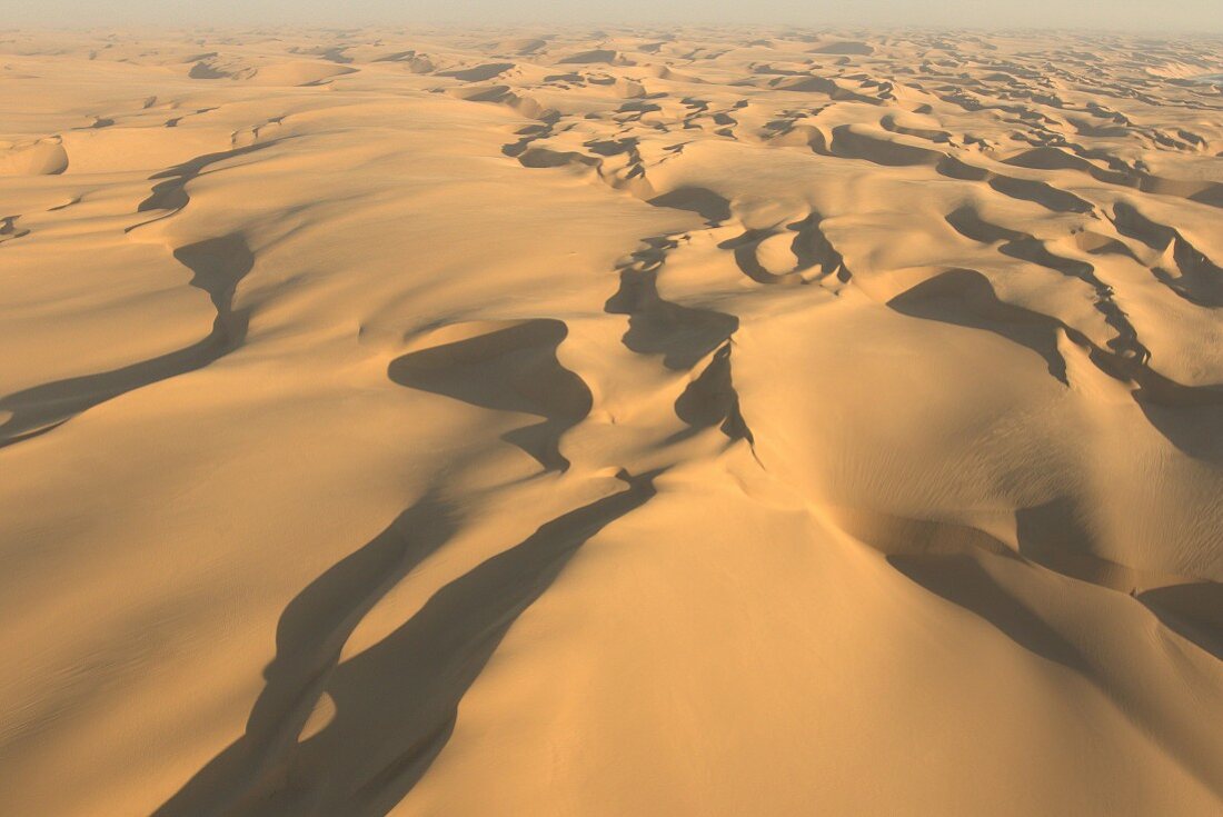 Luftaufnahme der Wüste Namib, Namibia, Afrika