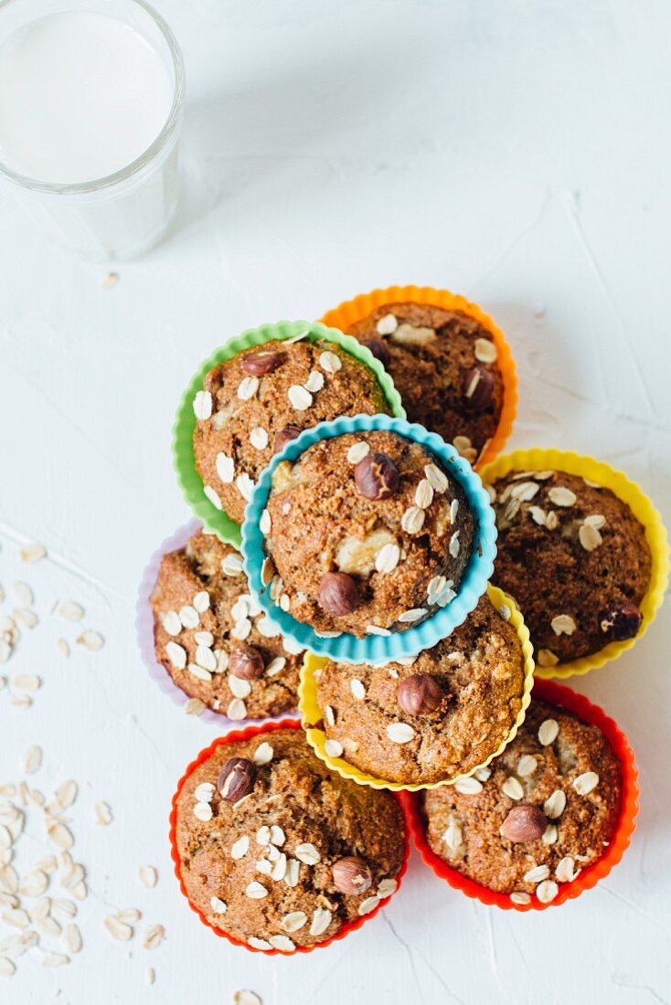 Haferflockenmuffins mit Haselnüssen und Banane