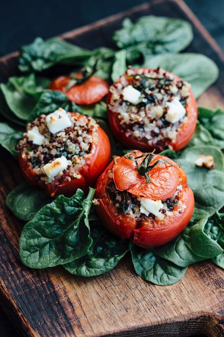 Stuffed tomatoes with spinach and sheep's cheese
