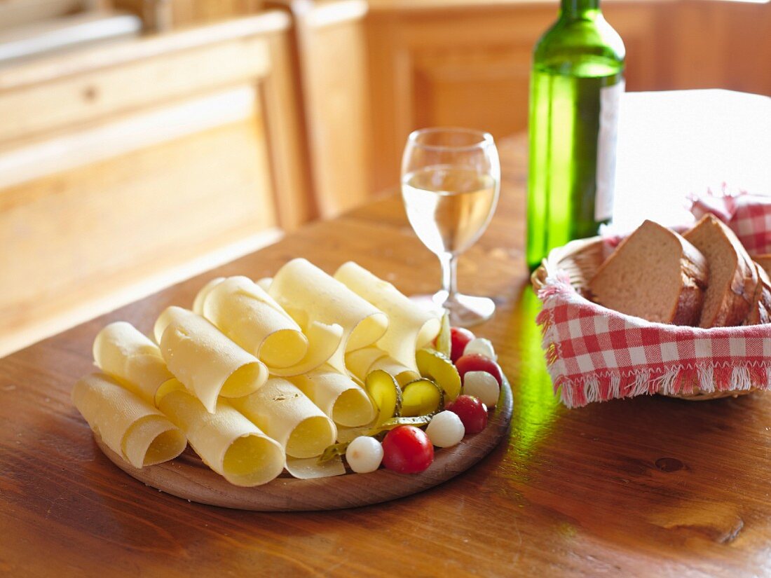 Käseplatte im Restaurant, Berner Oberland, Schweiz