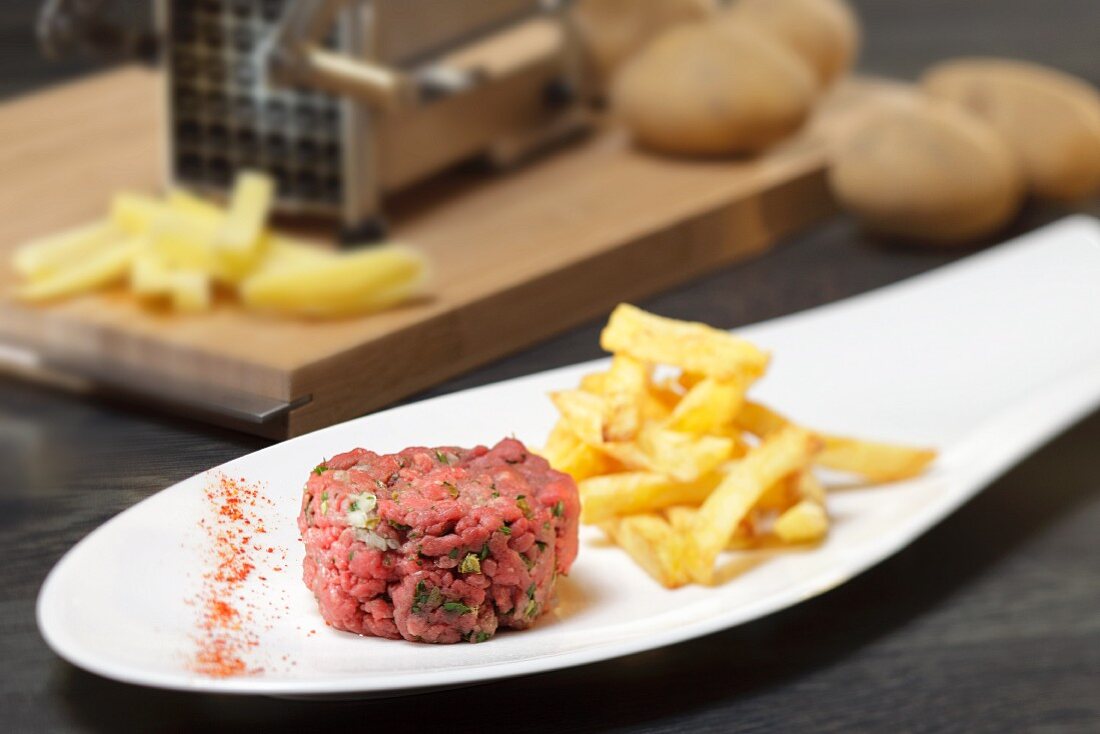 Beef tartare with homemade chips