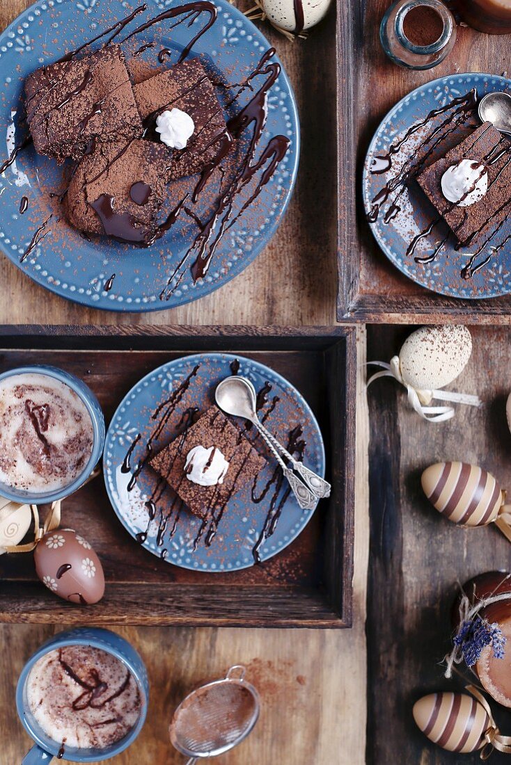 Brownies mit Kakao und Rosinen zu Ostern