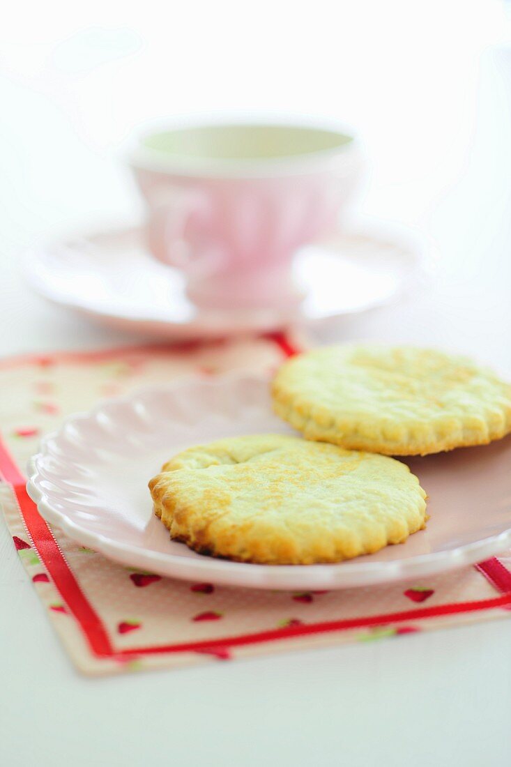 Shortbread on a pink plate
