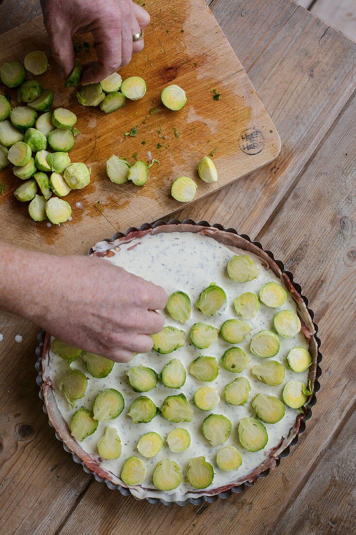 Rosenkohlgratin zubereiten