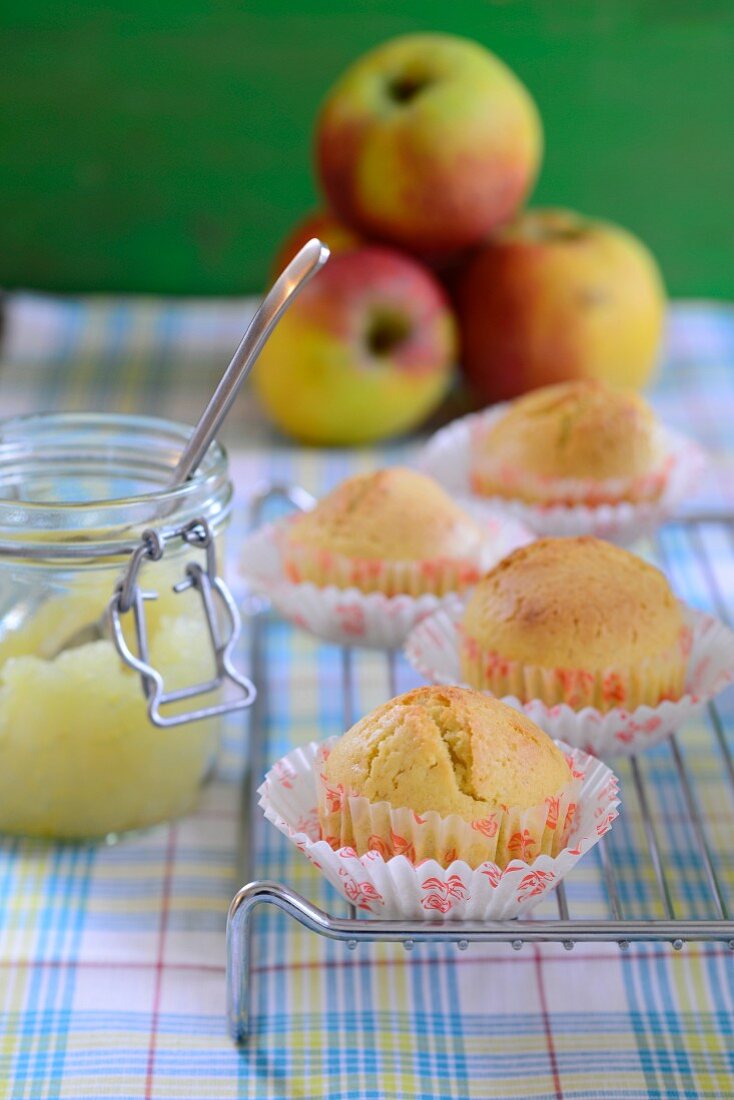 Fruit-filled muffins