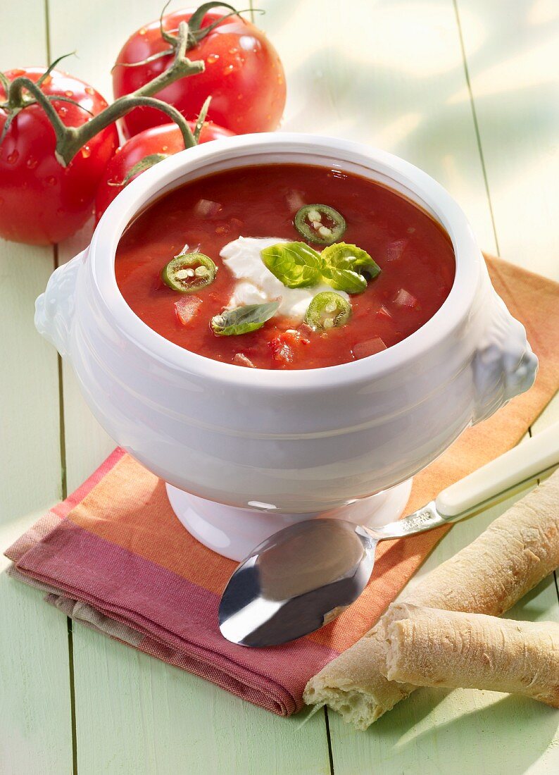 Tomato soup with chilli rings and sour cream