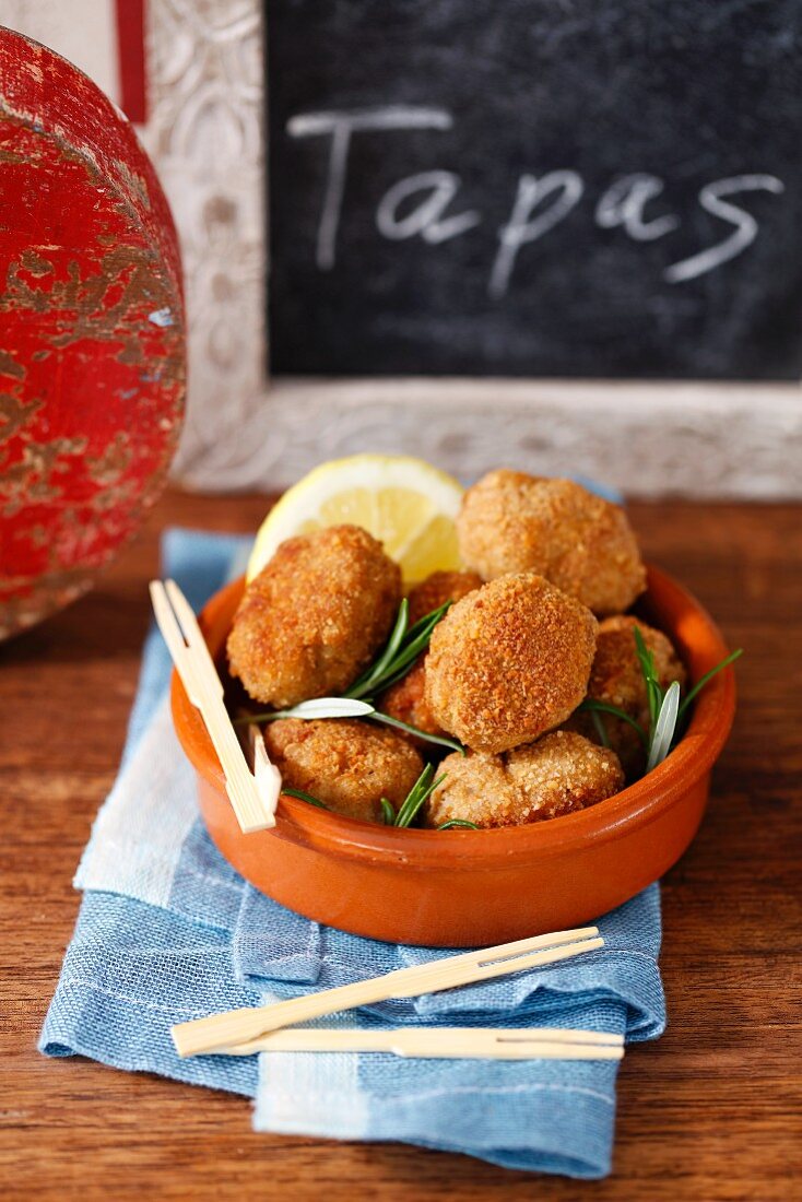 Kroketten mit Serranoschinken und Schweinefleisch