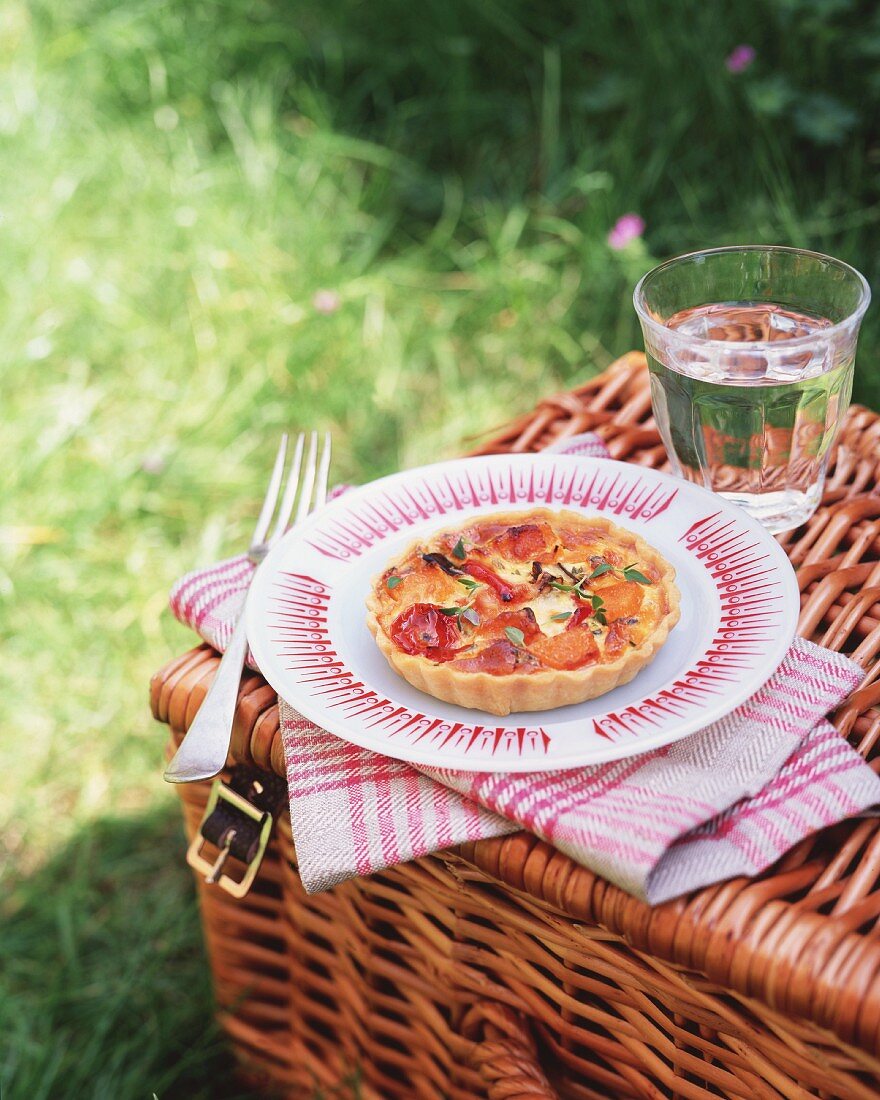 Ziegenkäsetartelett mit Ofengemüse für ein Picknick