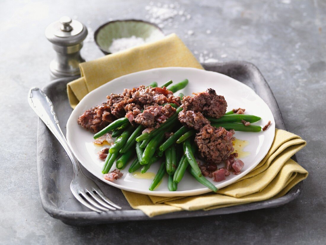 Fried minced meat with green beans and ham (LCHF)