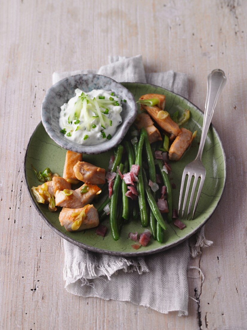 Chicken with bacon beans and tzatziki (LCHF)