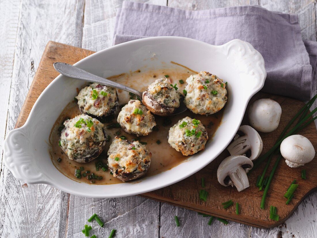 Oven-baked mushrooms filled with cream cheese (LCHF)