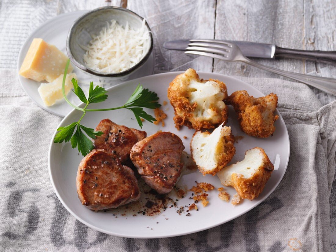 Fried pork fillet with breaded cauliflower (LCHF)