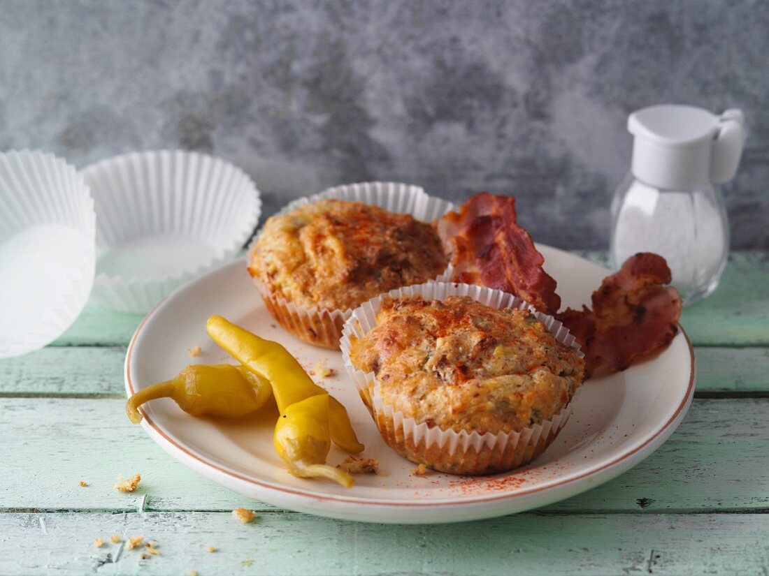Bacon and cream cheese muffins with jalapeños (LCHF)
