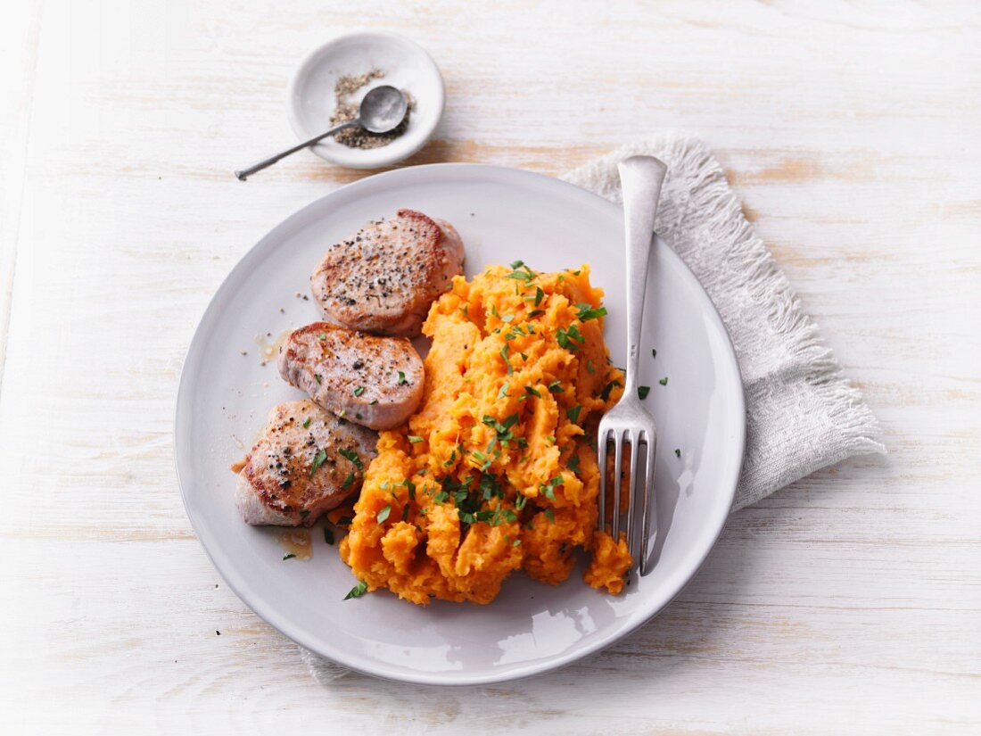 Pork medallions with mashed sweet potatoes