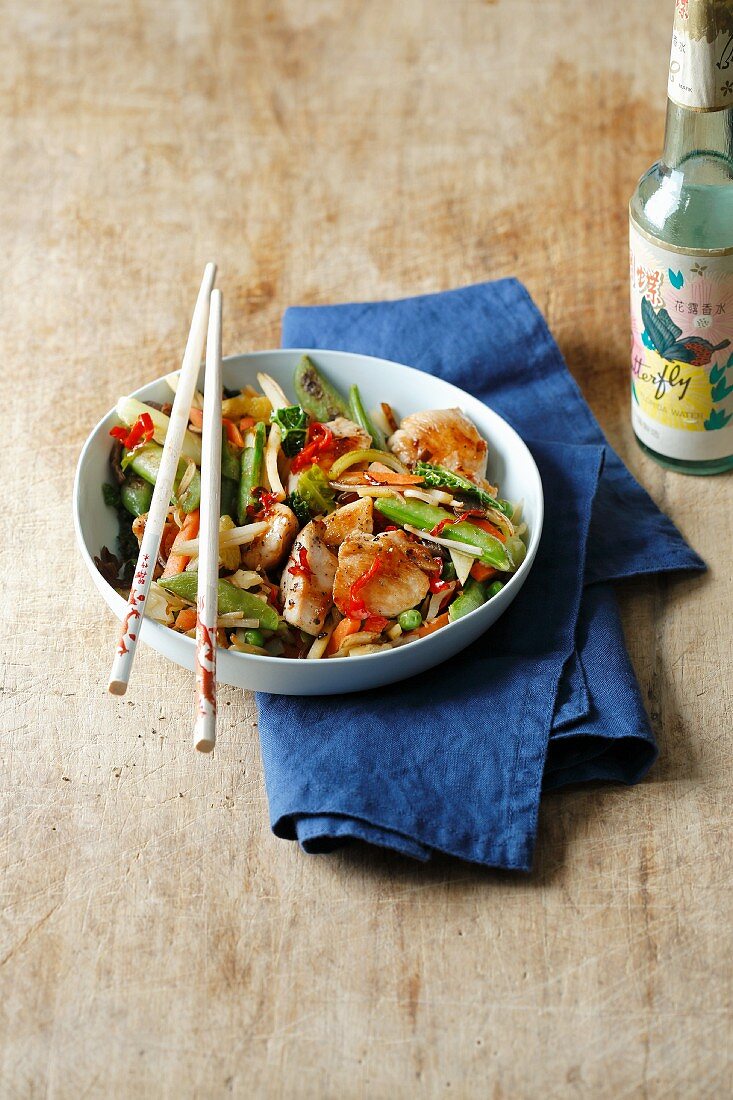 Quick stir-fried chicken with frozen vegetables and chilli (simple glyx)