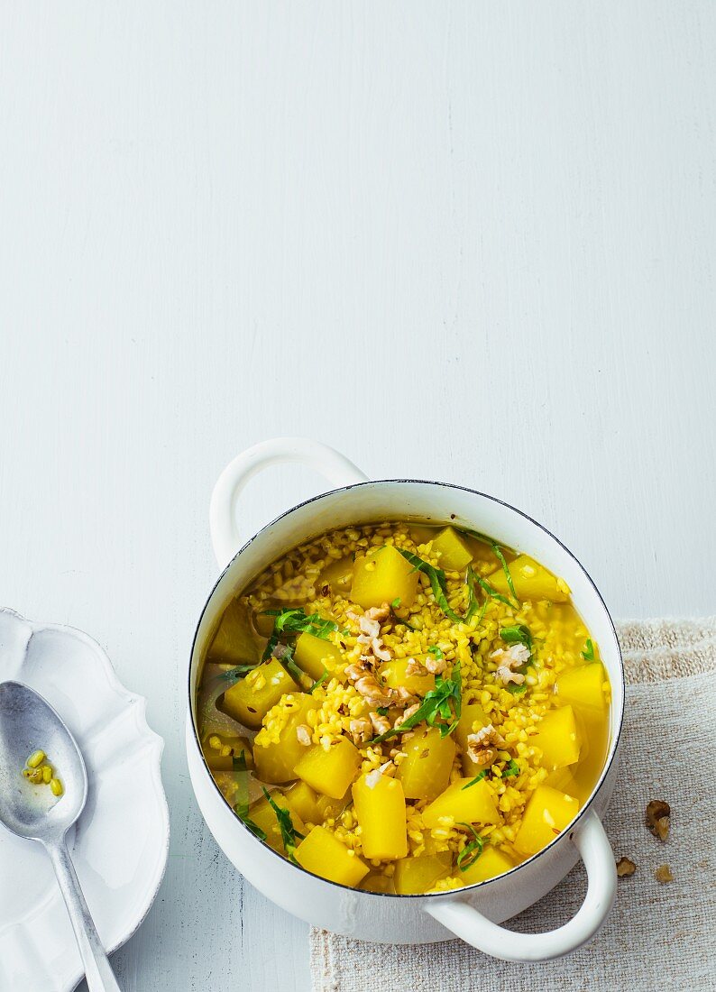 Vegan kohlrabi and rice stew with turmeric