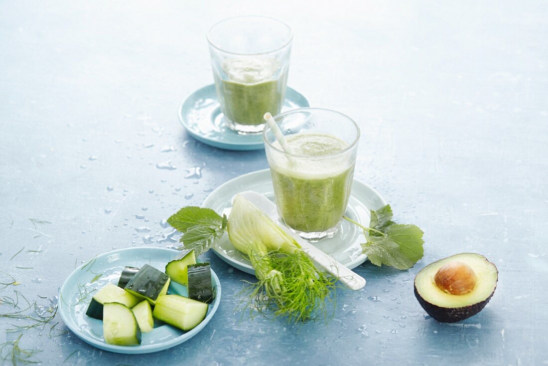 Cucumber and fennel smoothie with avocado and pigweed