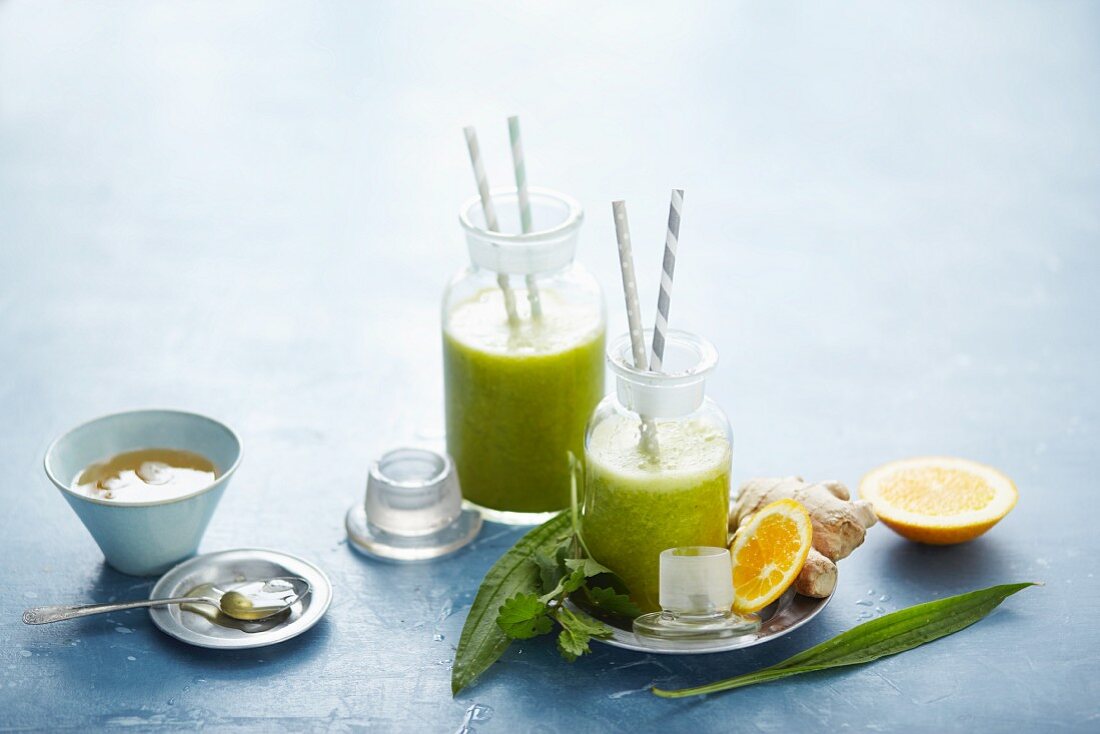 Wild herb smoothies with oranges, honey and ginger