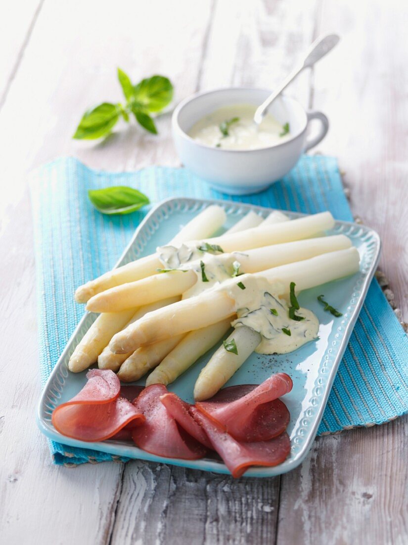 White asparagus with ham and basil sauce