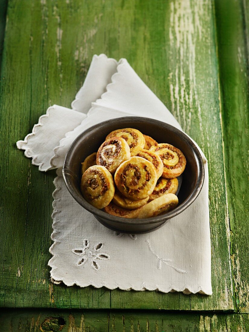 Pistachio buns with ginger and lemon preserve