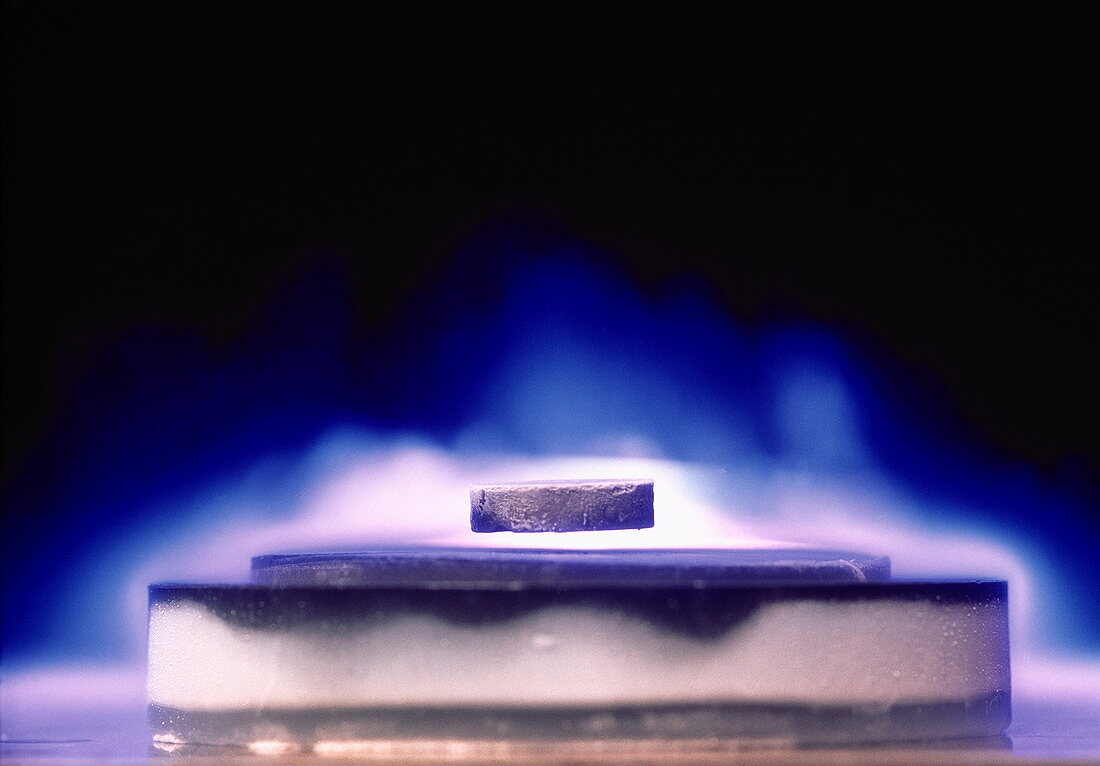 Magnetic levitation of superconductor