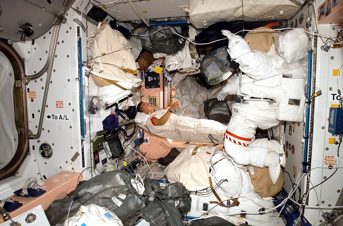 ISS astronaut sleeping,Expedition 16