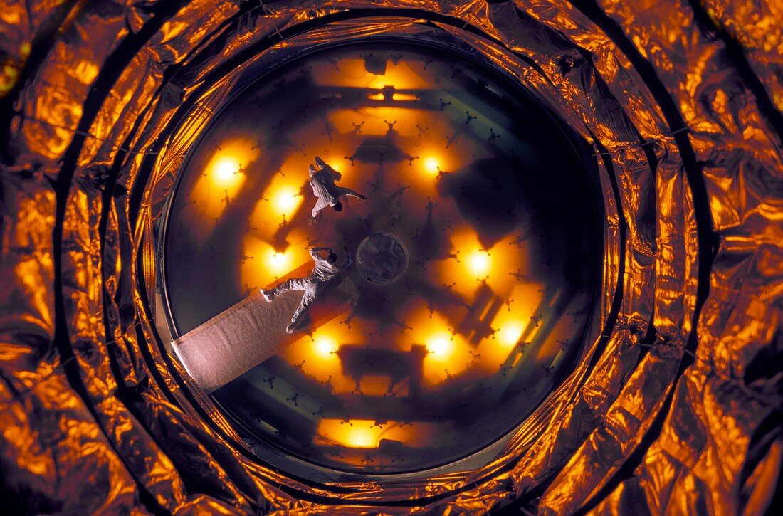 Very Large Telescope mirror inspection