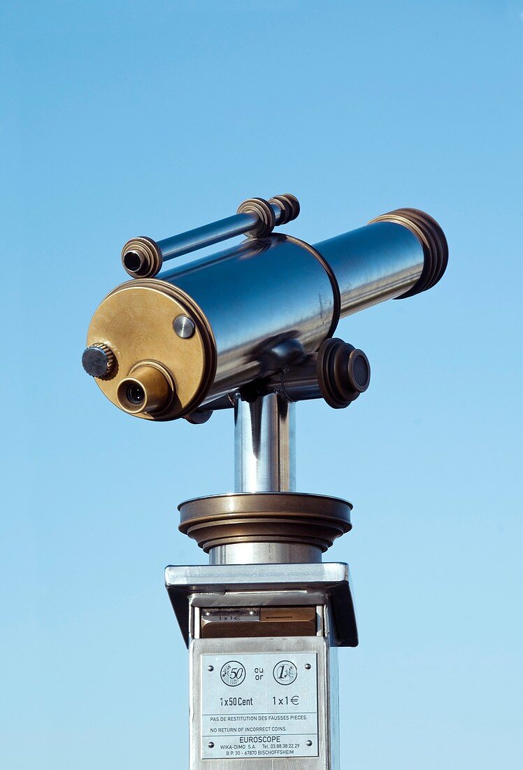 Coin-operated public telescope