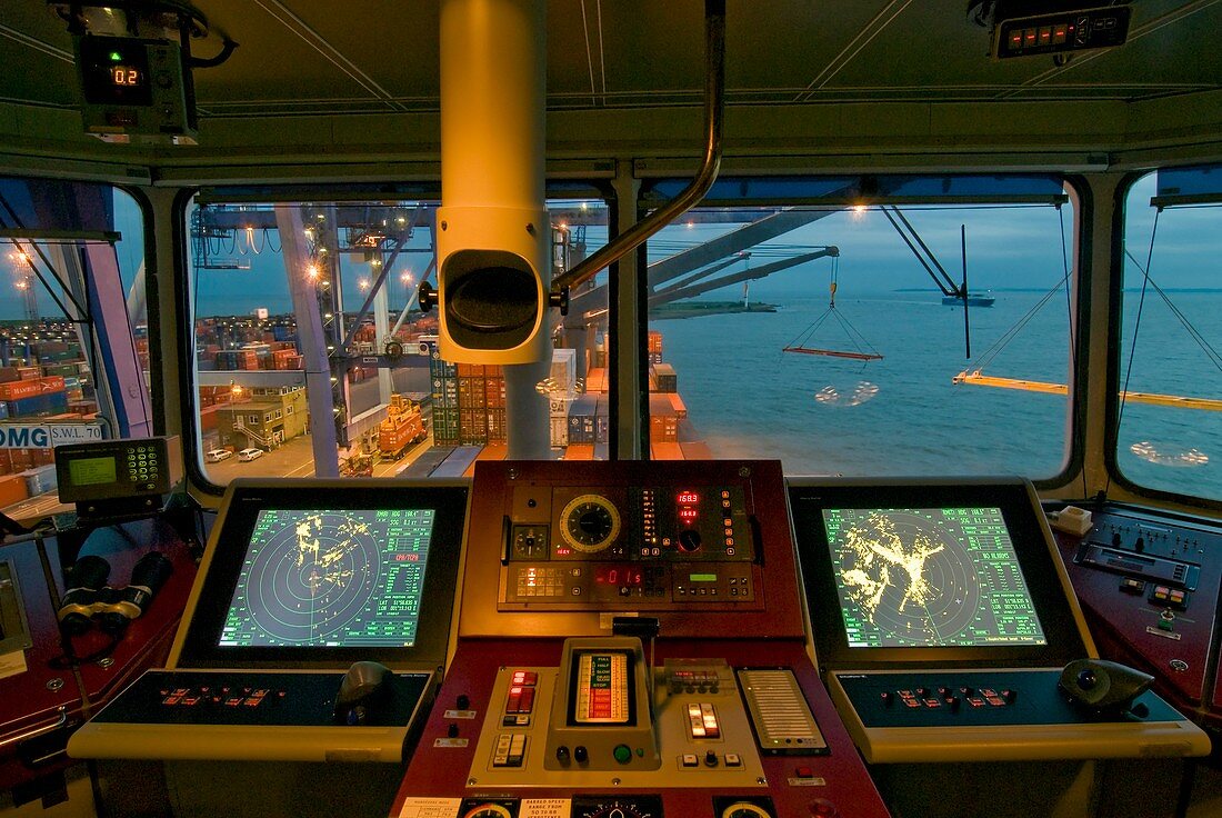 Container ship controls