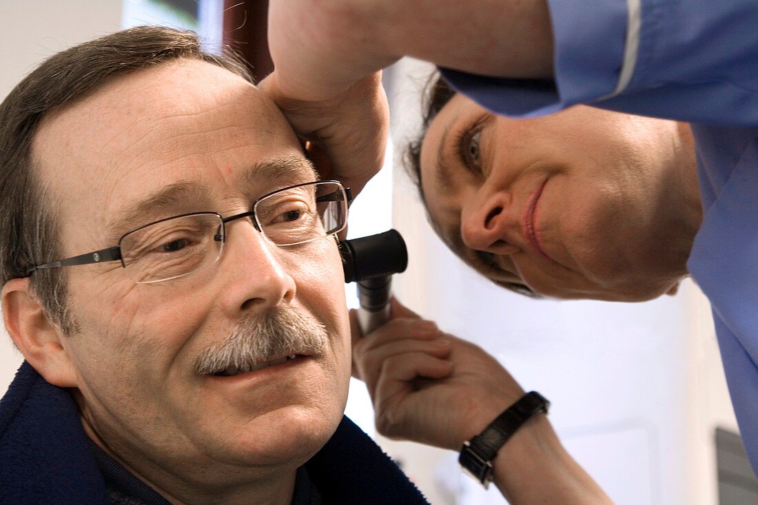 Ear examination before wax removal