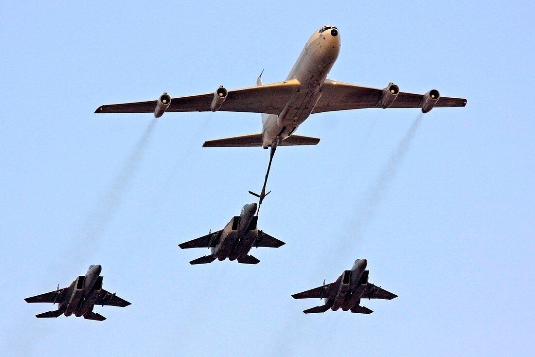F15 jets being refueled by a Boeing 707