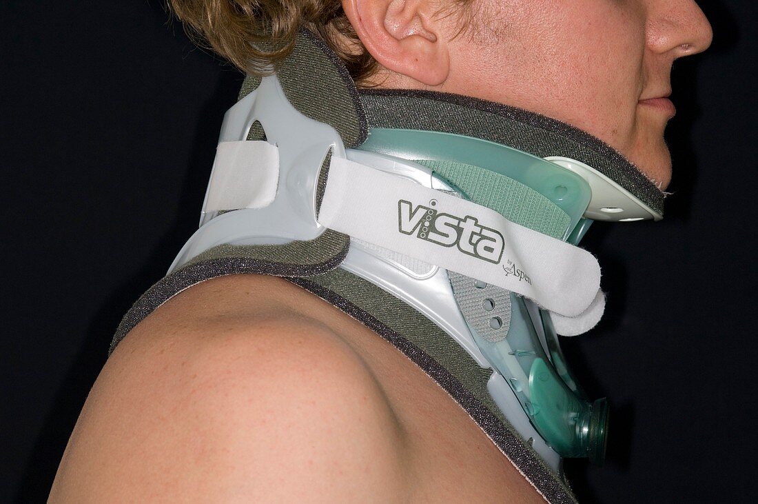 Neck collar for fractured spine