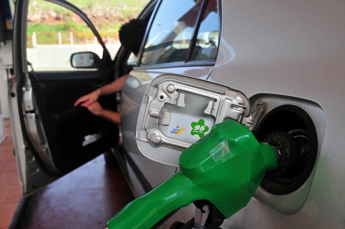 Filling car petrol tank