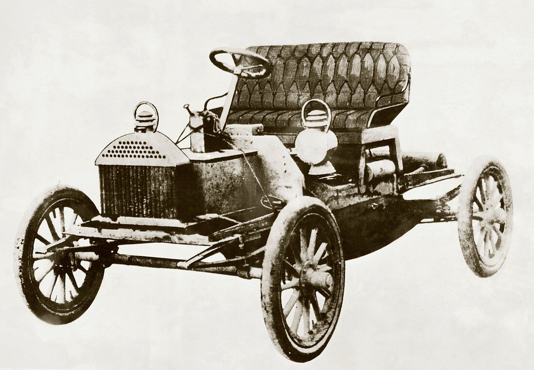 Early car,1904 Buick