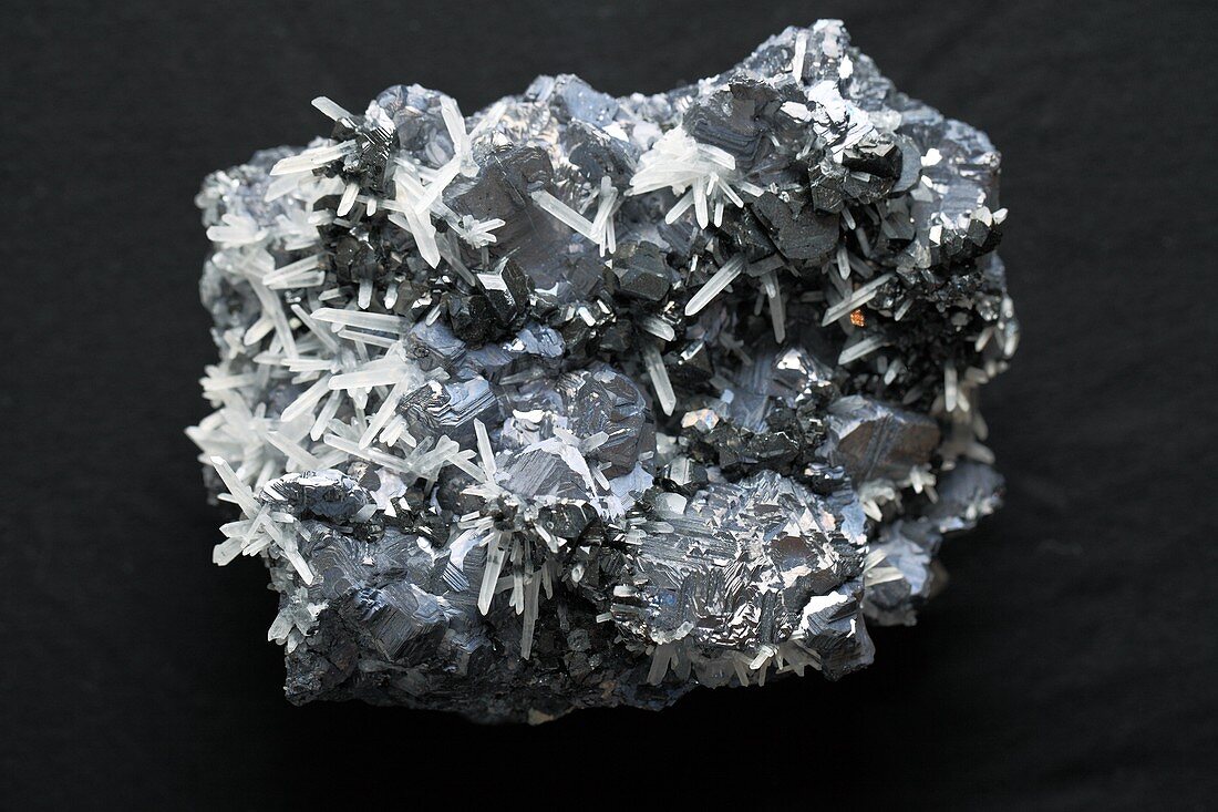 Galenite and quartz crystals