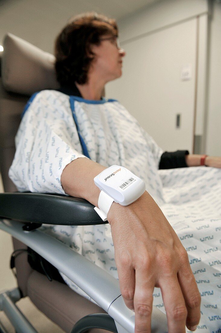 Wireless patient ID tag