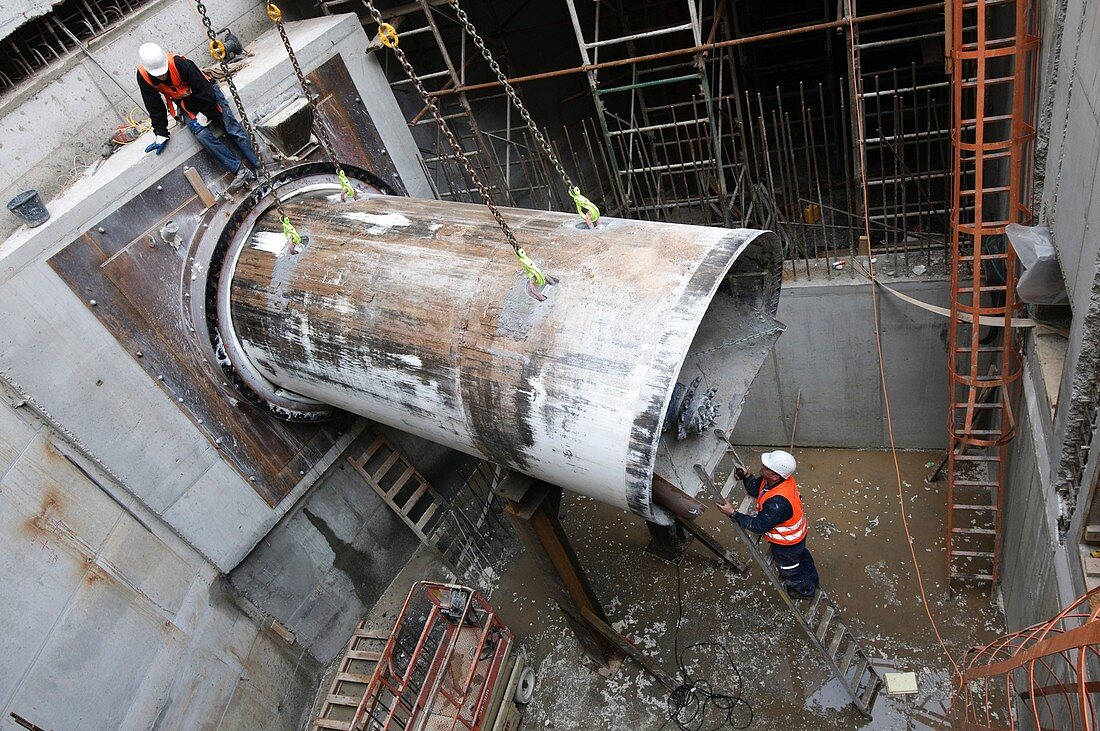 Tunnelling a sewerage pipe