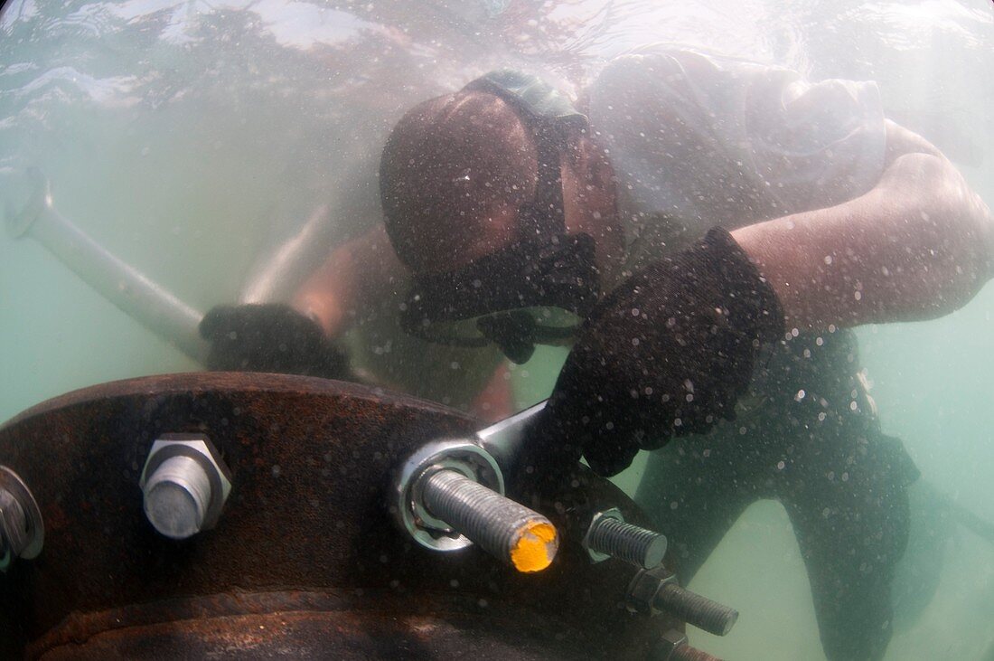 Laying a pipe underwater